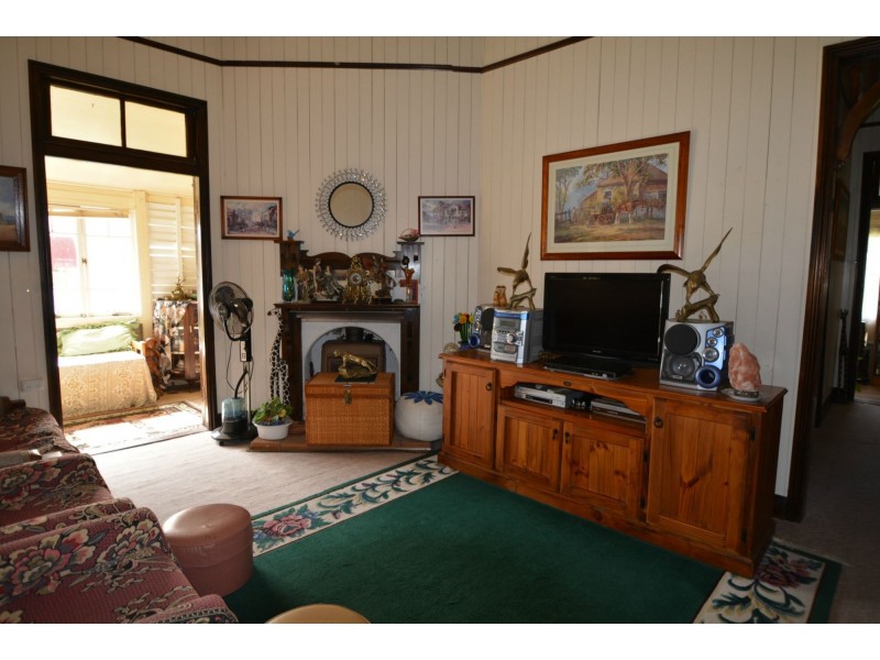 85 Dragon Street, Warwick QLD 4370