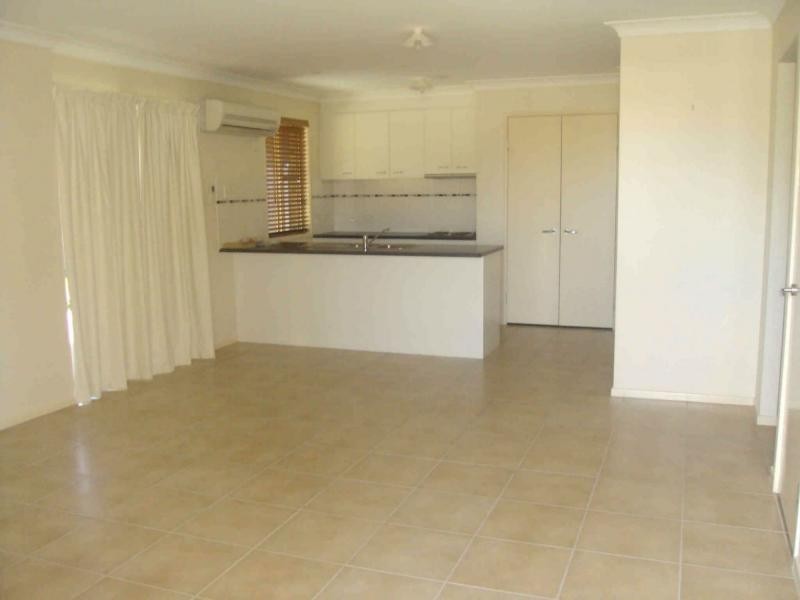 2/63 Stewart Avenue, Warwick QLD 4370