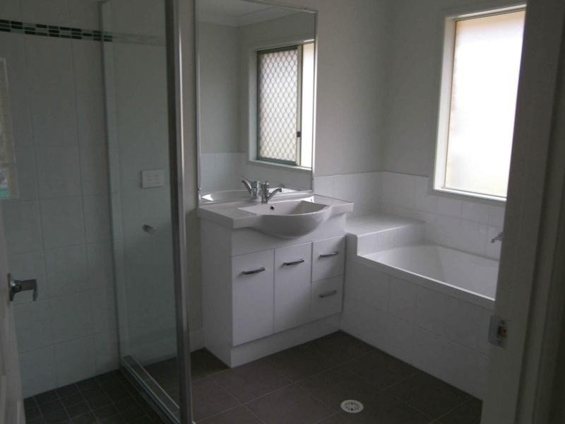 2/26 Law Road, Warwick QLD 4370