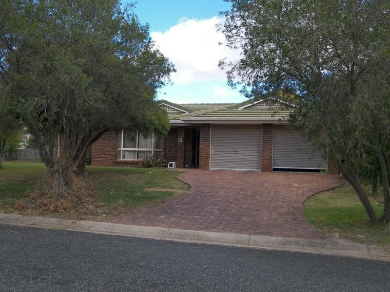 16 Fairway Drive, Warwick QLD 4370