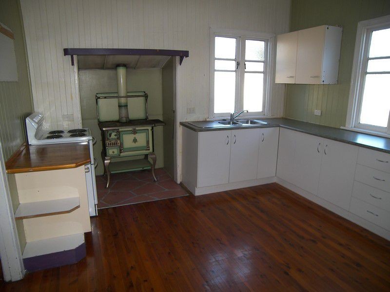 30 Sturt Street, Warwick QLD 4370