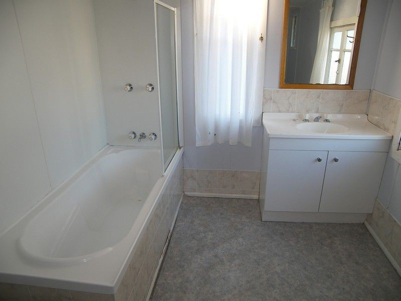 30 Sturt Street, Warwick QLD 4370