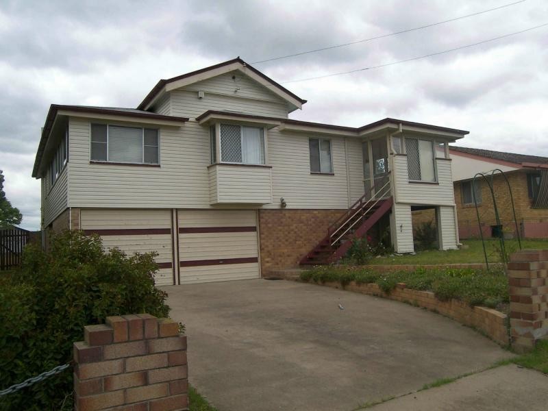 8 Wallace Street, Warwick QLD 4370