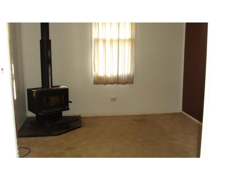 7 Kurrajong Street, Tannymorel QLD 4372