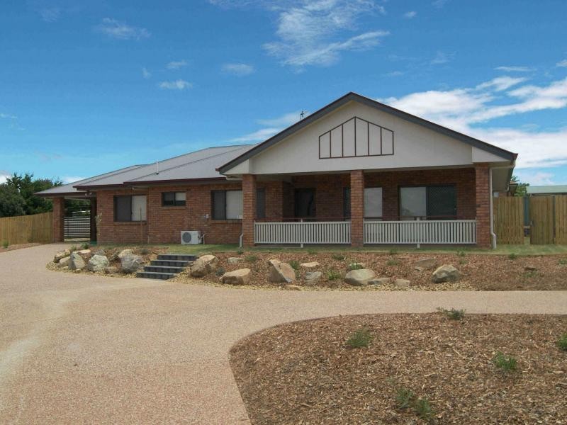 Villa 2 Raffles On Rafferty Avenue, Warwick QLD 4370