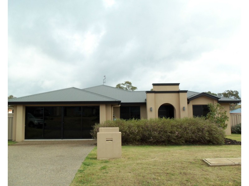 11 Rose Lea Court, Warwick QLD 4370