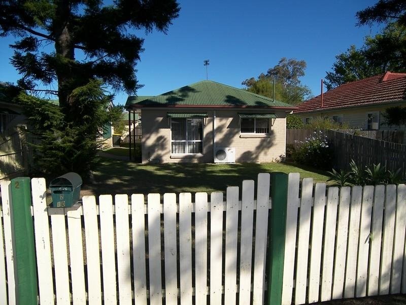 2/10 Locke Street, Warwick QLD 4370