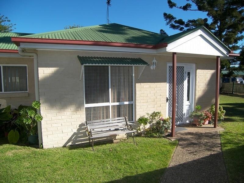 2/10 Locke Street, Warwick QLD 4370