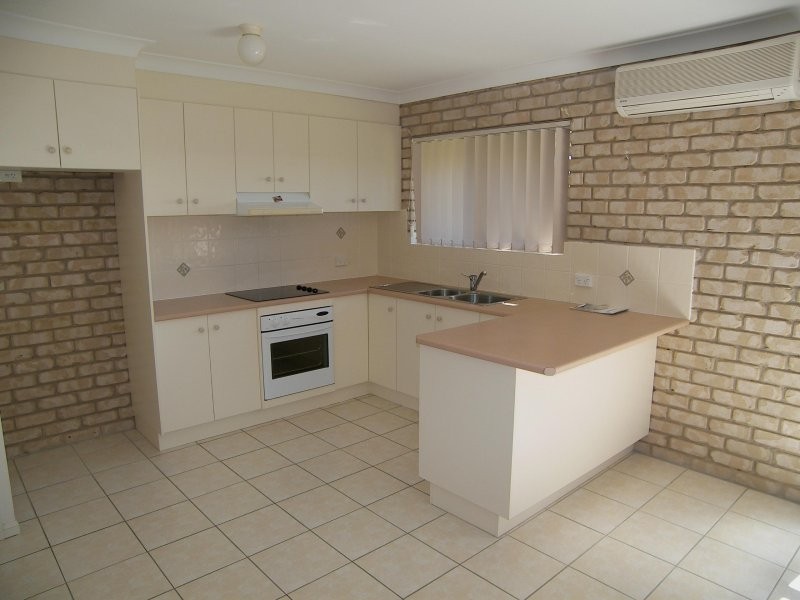 2/10 Locke Street, Warwick QLD 4370