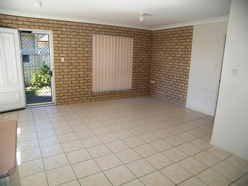 2/10 Locke Street, Warwick QLD 4370