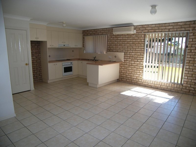 2/10 Locke Street, Warwick QLD 4370