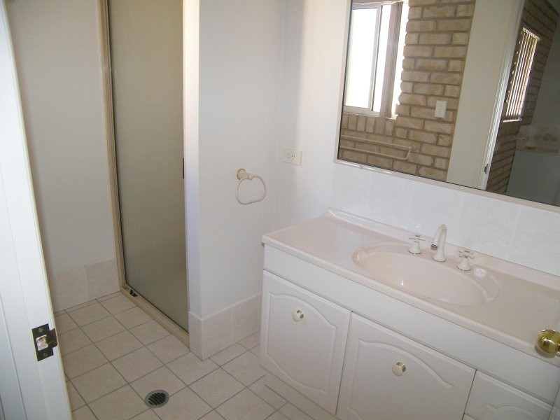 2/10 Locke Street, Warwick QLD 4370