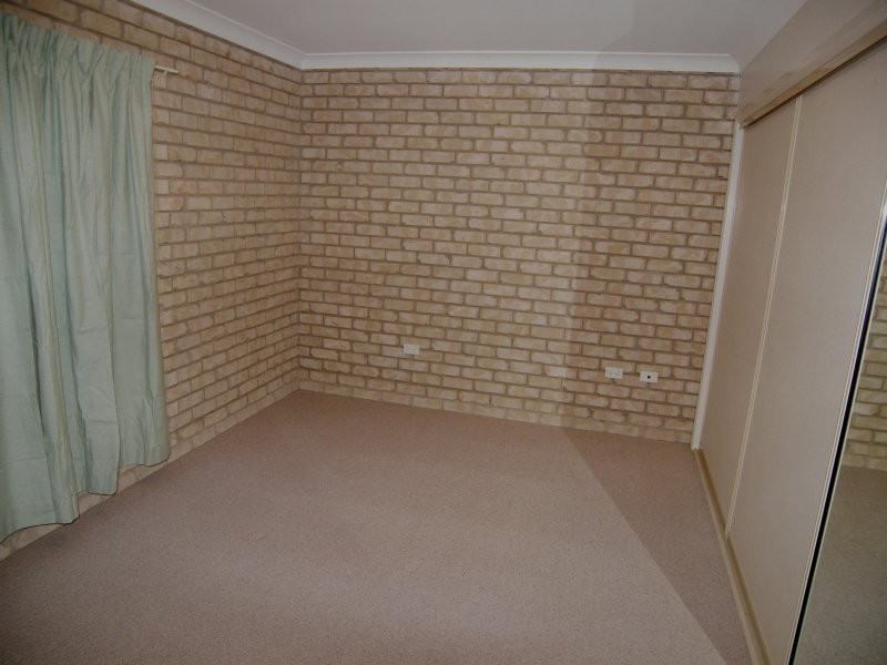 2/10 Locke Street, Warwick QLD 4370