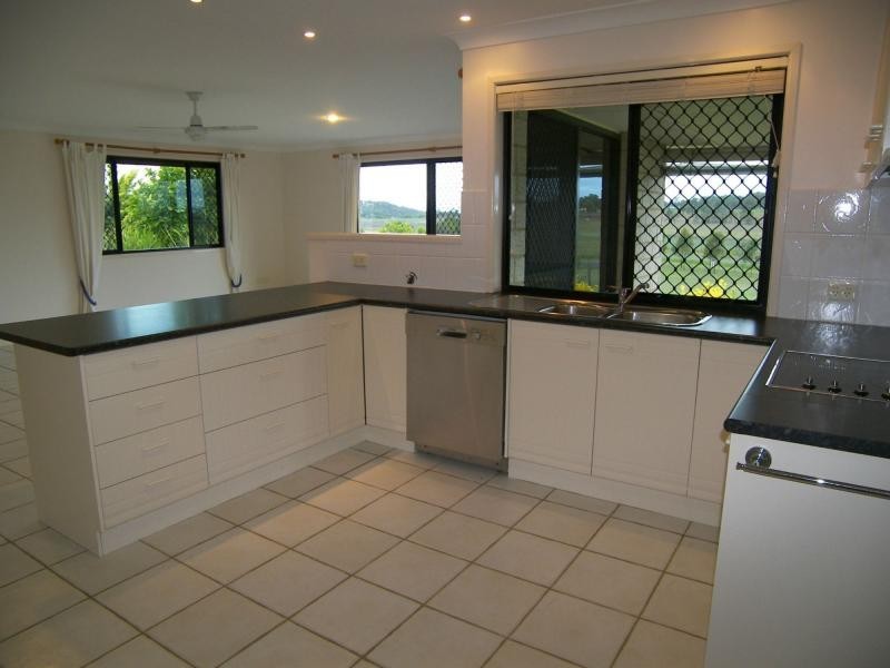 8 Henry Evans Drive, Rosehill QLD 4370