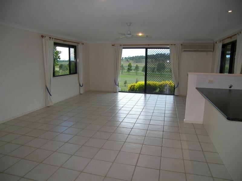 8 Henry Evans Drive, Rosehill QLD 4370