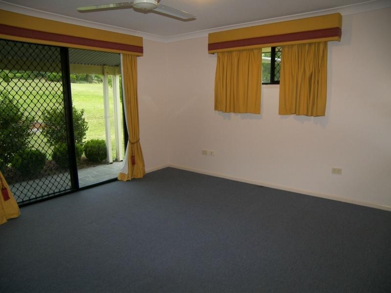 8 Henry Evans Drive, Rosehill QLD 4370