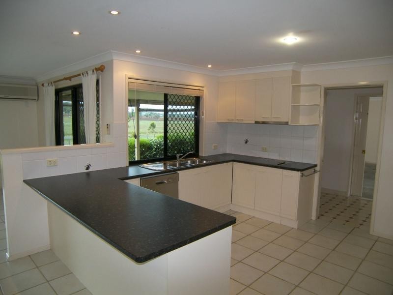 8 Henry Evans Drive, Rosehill QLD 4370