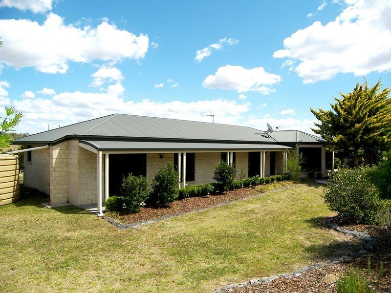 8 Henry Evans Drive, Rosehill QLD 4370