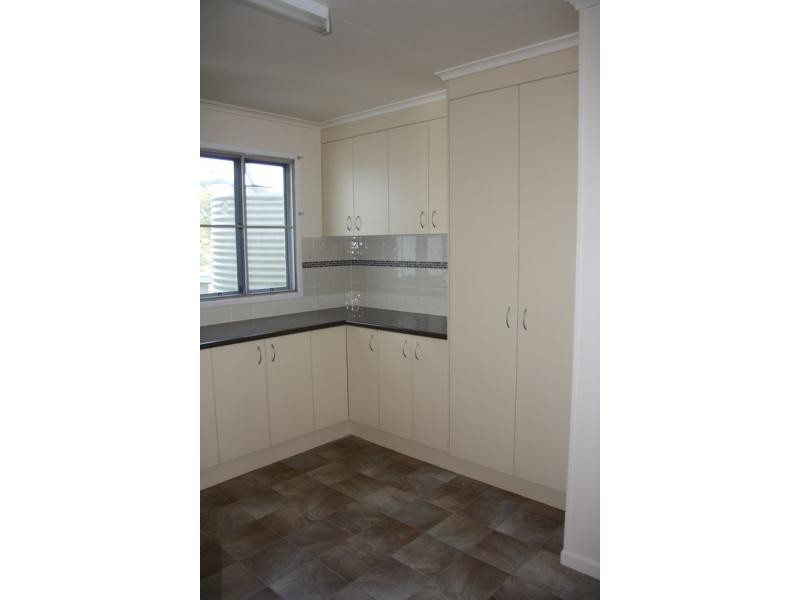 8 Wallace, Warwick QLD 4370