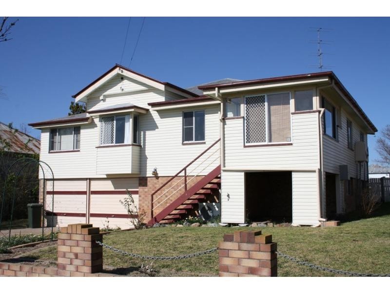 8 Wallace, Warwick QLD 4370