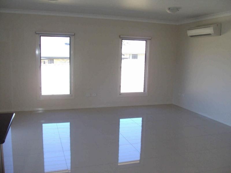 2/8 Hawker Road, Warwick QLD 4370