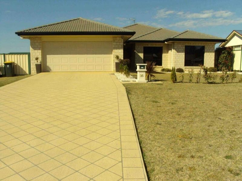 16 Baguley Street, Warwick QLD 4370