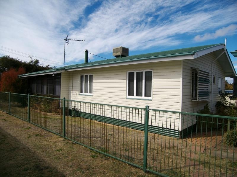 1 Gilbert Crescent, Warwick QLD 4370