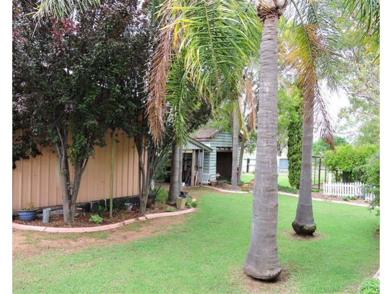 100 White St, Pratten QLD 4370