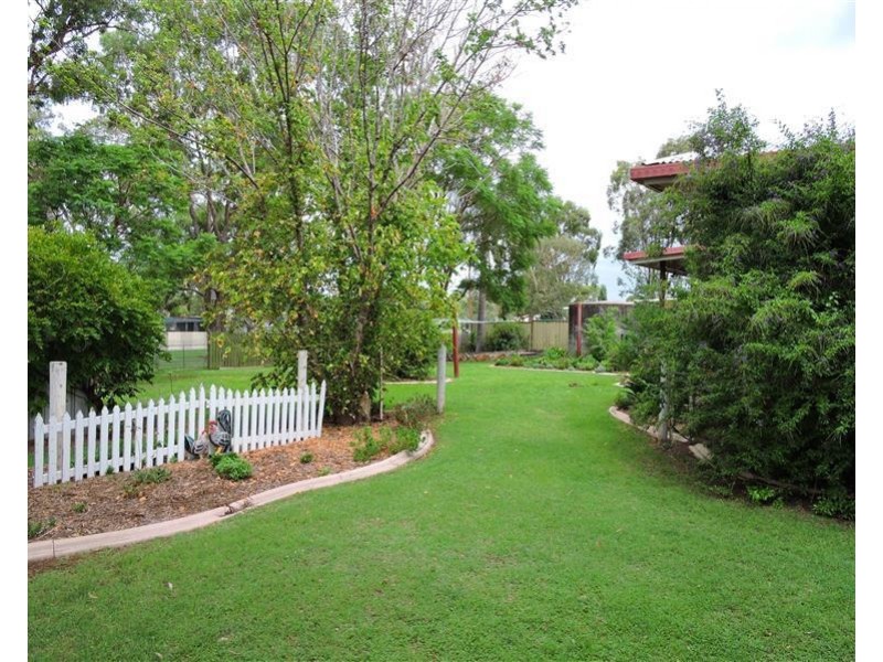 100 White St, Pratten QLD 4370