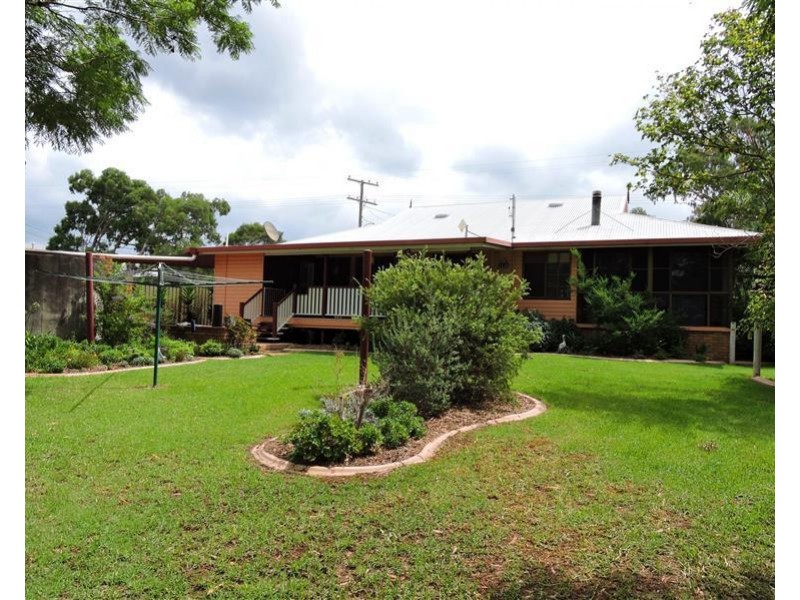 100 White St, Pratten QLD 4370