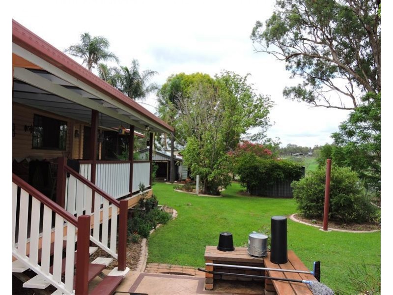 100 White St, Pratten QLD 4370