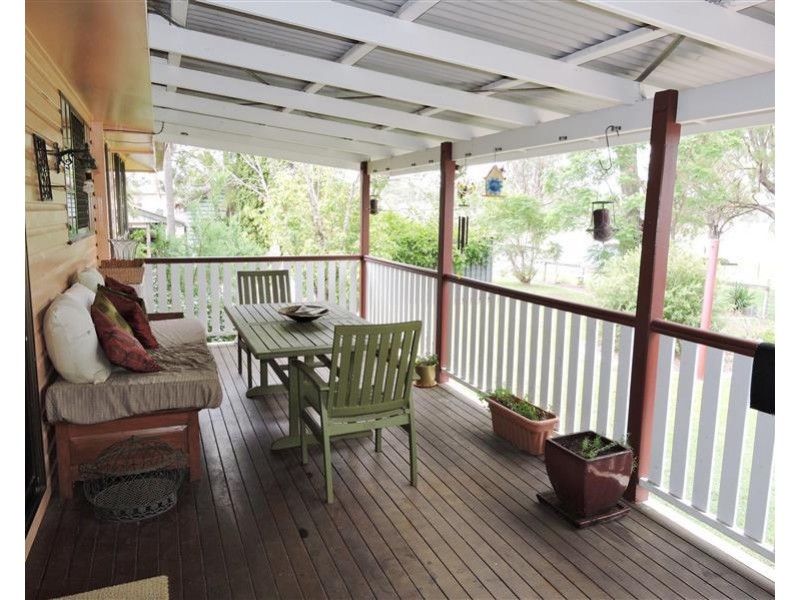 100 White St, Pratten QLD 4370
