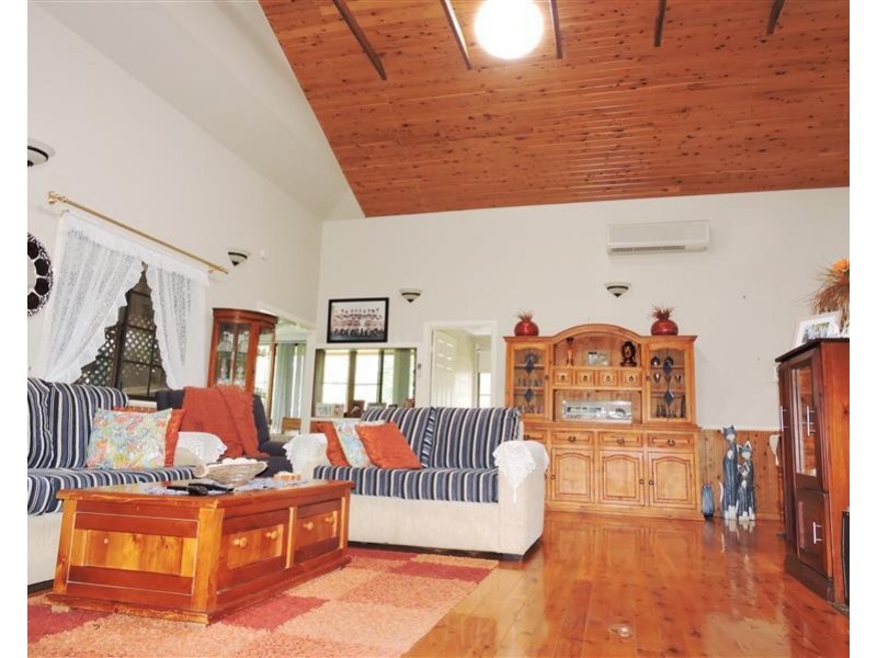 100 White St, Pratten QLD 4370