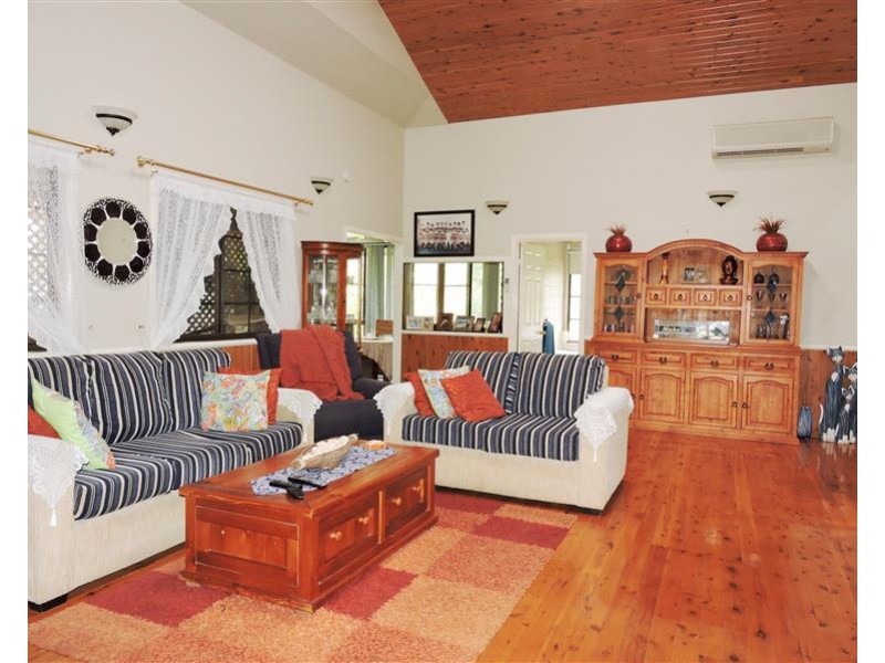 100 White St, Pratten QLD 4370