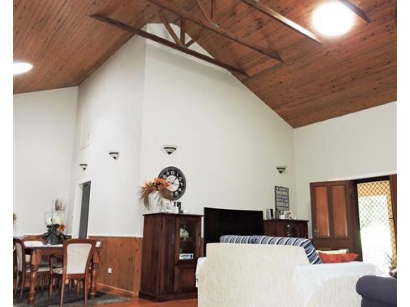 100 White St, Pratten QLD 4370