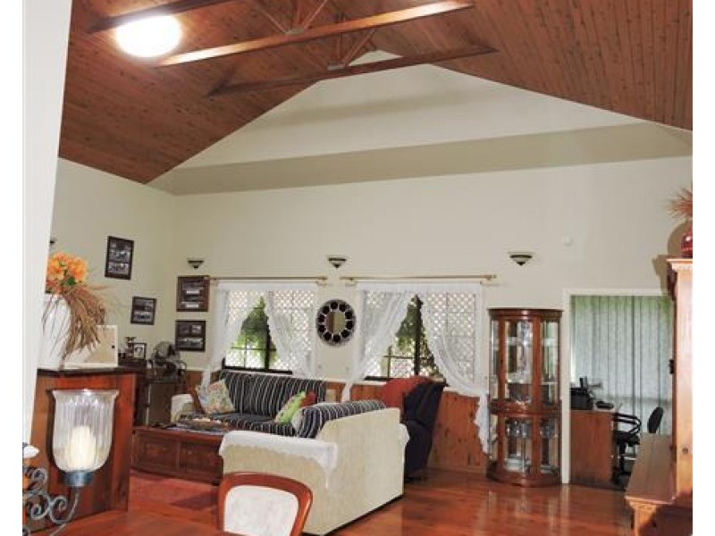 100 White St, Pratten QLD 4370