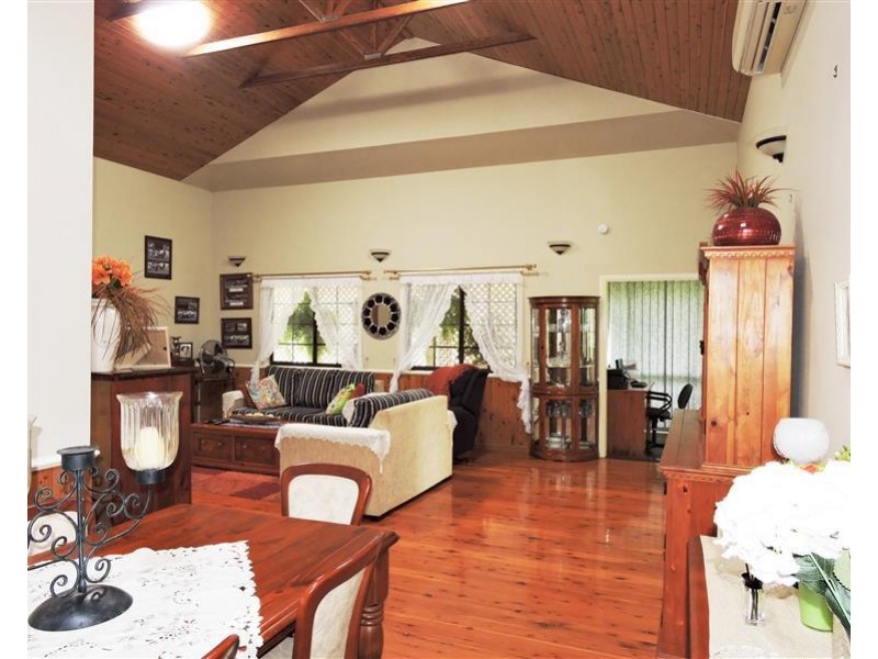 100 White St, Pratten QLD 4370