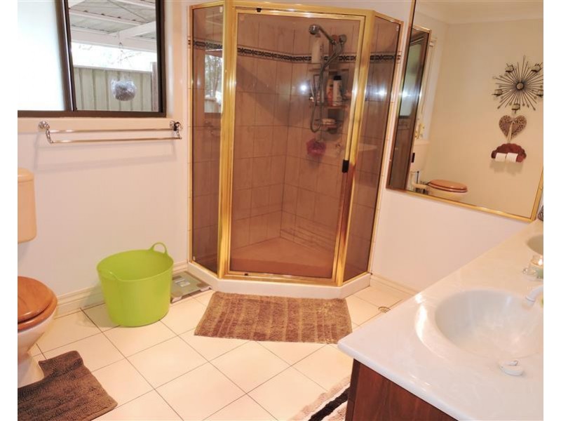 100 White St, Pratten QLD 4370