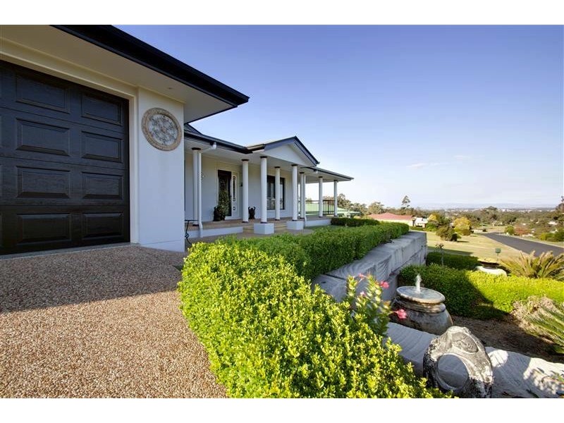 2 Daniel Dr, Warwick QLD 4370