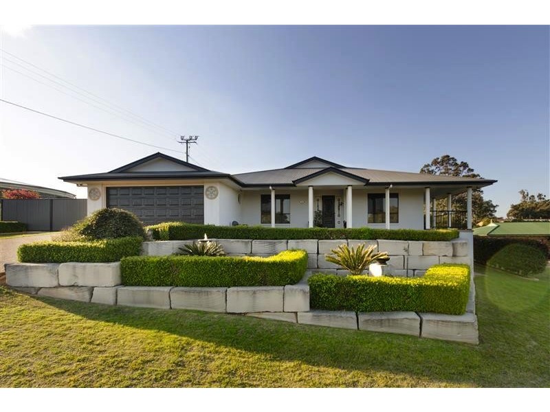 2 Daniel Dr, Warwick QLD 4370