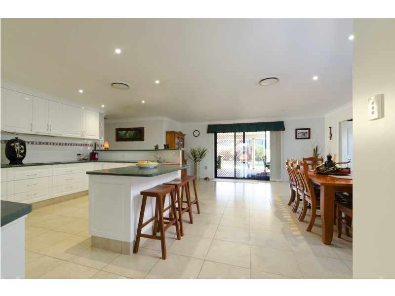 2 Daniel Dr, Warwick QLD 4370