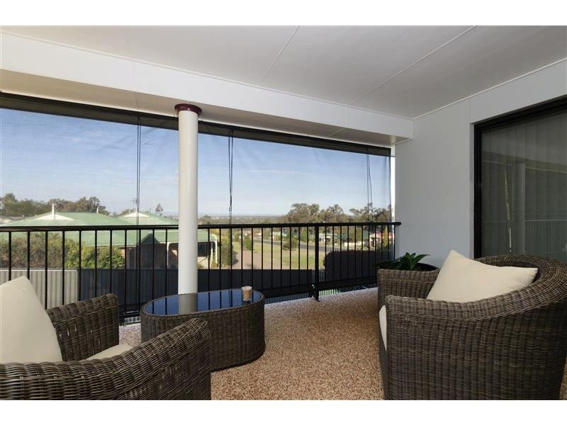 2 Daniel Dr, Warwick QLD 4370