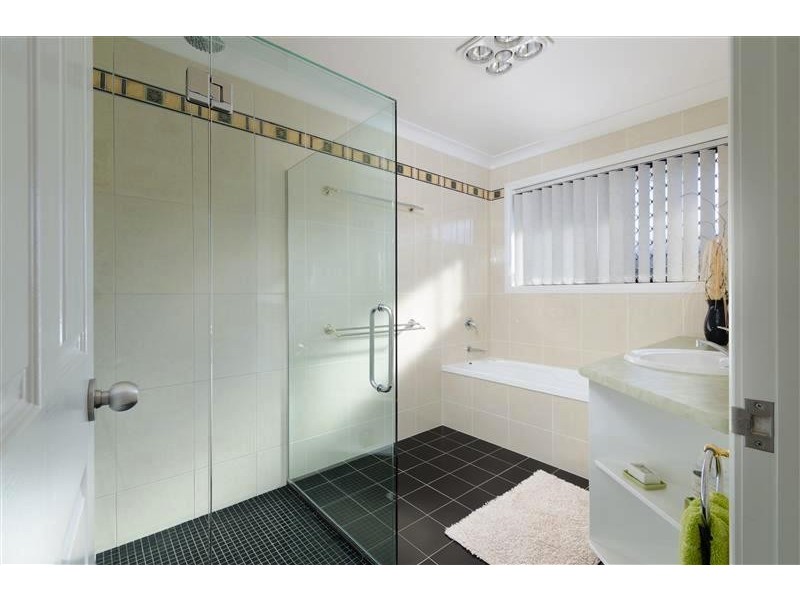 2 Daniel Dr, Warwick QLD 4370