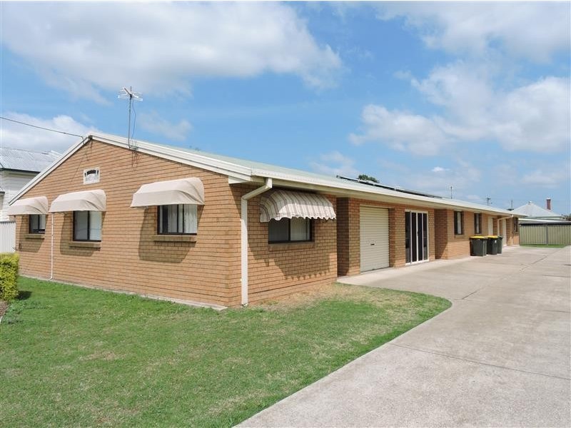 2/11 Barth St, Warwick QLD 4370