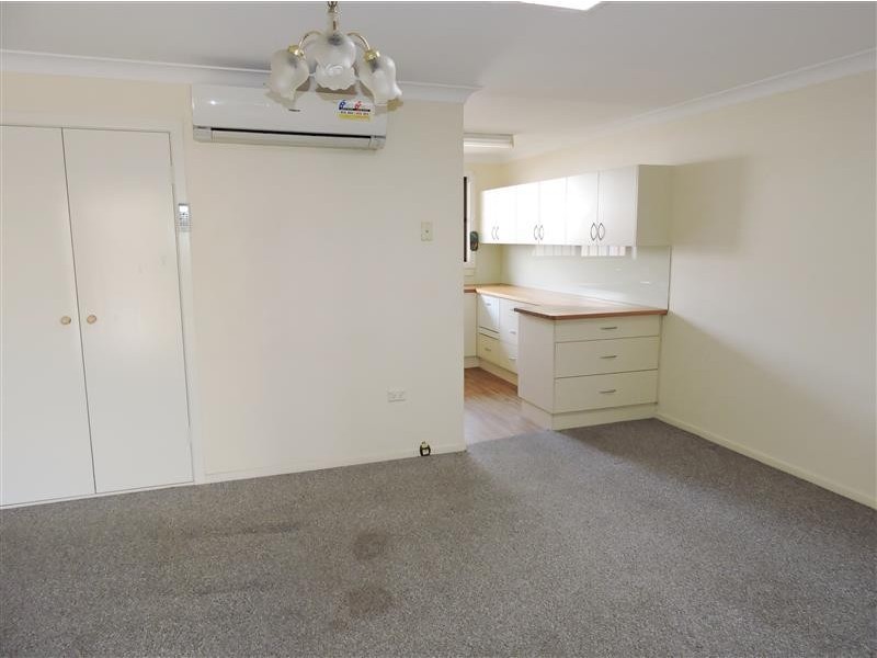 2/11 Barth St, Warwick QLD 4370