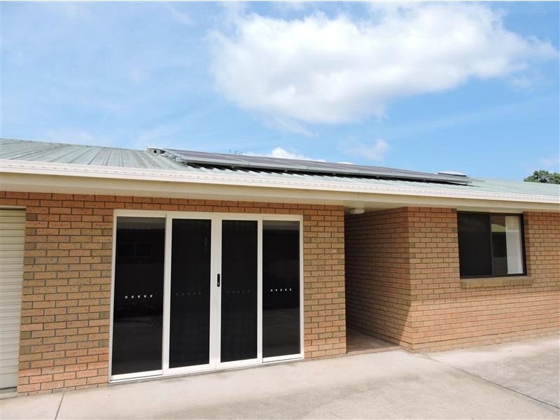 2/11 Barth St, Warwick QLD 4370