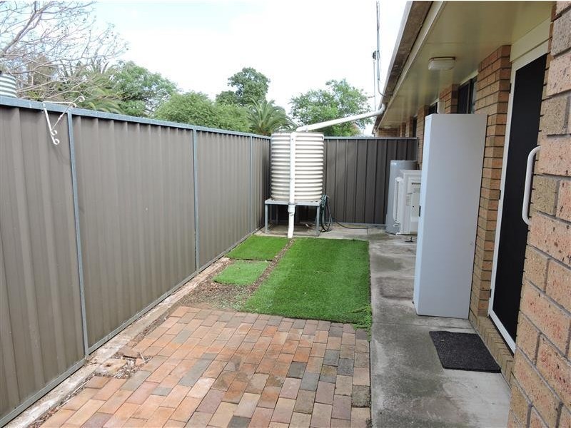 2/11 Barth St, Warwick QLD 4370