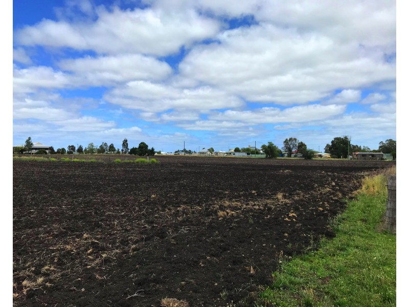 25 East St, Clifton QLD 4361