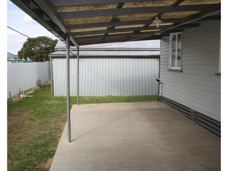 1 Frank Ave, Warwick QLD 4370