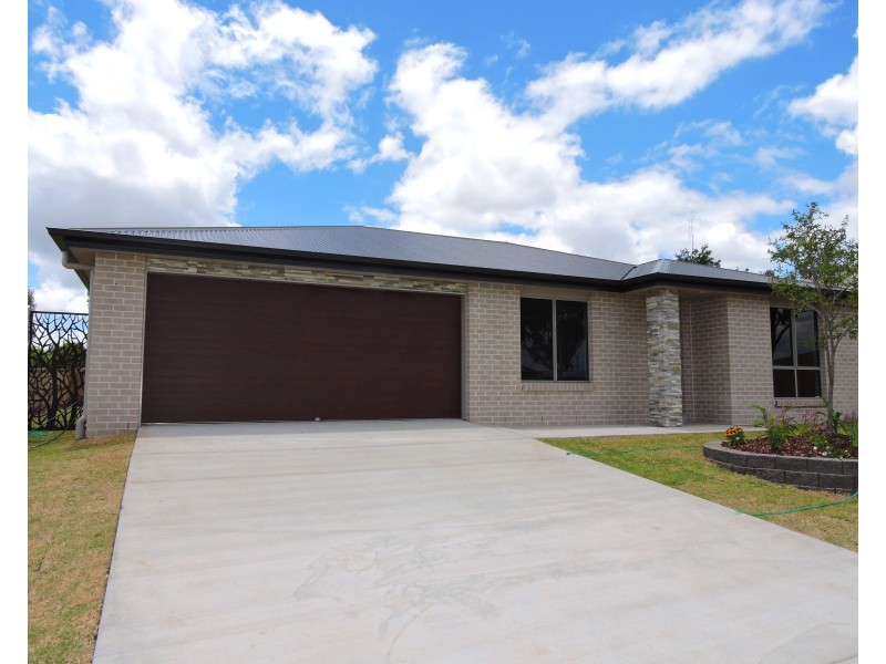 2D Wallace St, Warwick QLD 4370